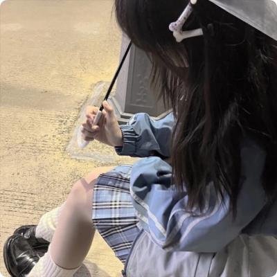 虚拟小姐在看着你